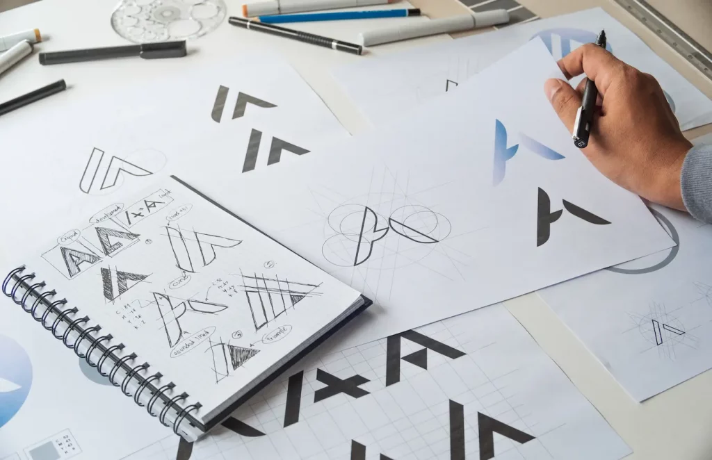 sketch-hand-paper-logo-designen-lassen-meddirection