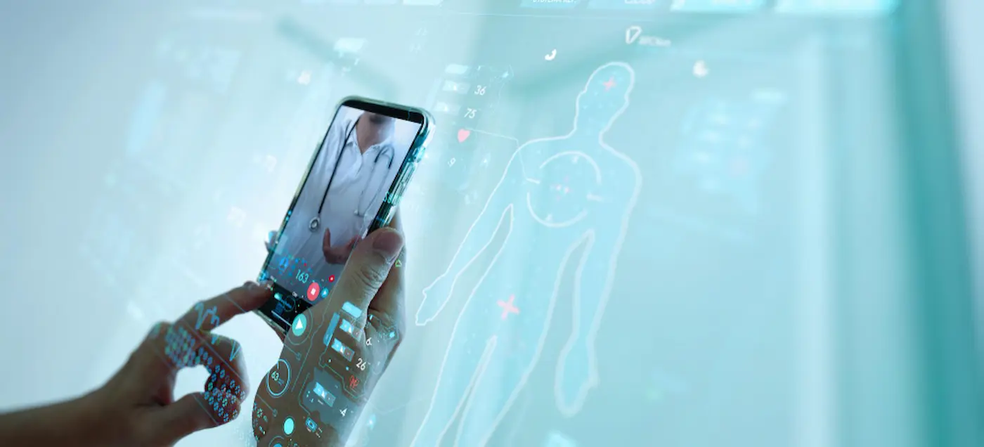 hand-mit-smartphone-telemedizin-connected-arzt-patient-hologram-gesundheitsdaten-remote-chatgpt-in-der-medizin